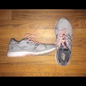 ASICS Gel Nimbus 20
Women's Size 11 Wide